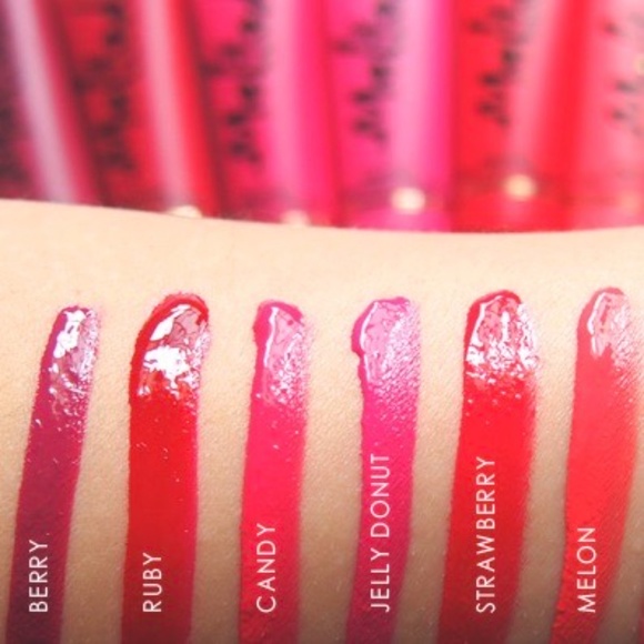 Too Faced "Melted Berry" liquid lipstick - Picture 7 of 10